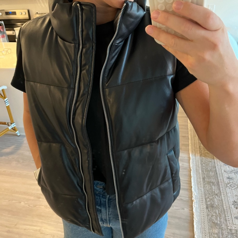 Hollister black puffer vest